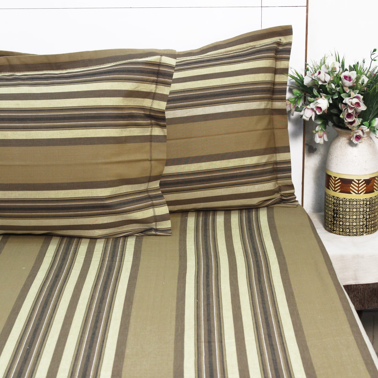 ALPHA Cotton Yarn Dyed Fitted Bed Spread with Pillow Covers