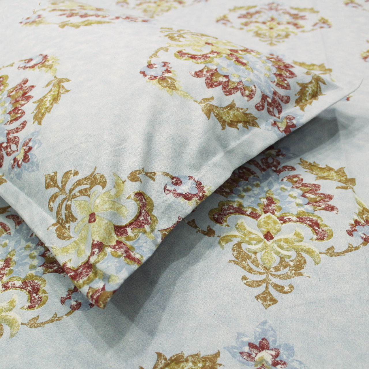 Close-up Printed Cotton Flare 144 TC Bedsheet with Pillow Covers - Blue