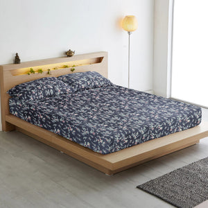 Fitted bedsheet with Matching pillow covers