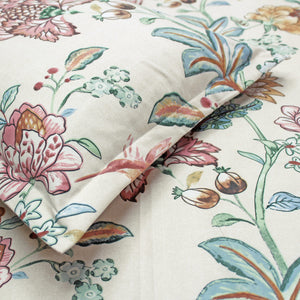 Close Up Fitted Bedsheet with Pillow Covers