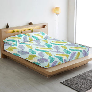 Aqua Floral 210 TC Cotton Fitted Bedsheet Set with Matching Pillow Covers.
