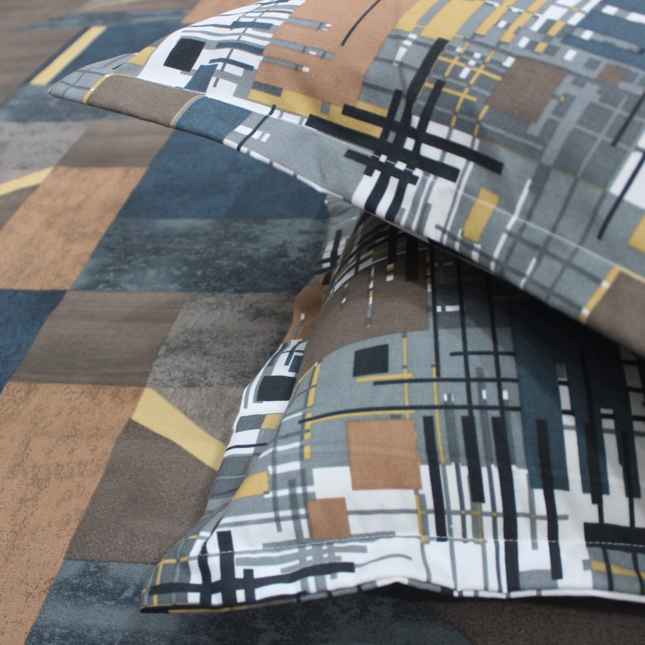 Geometrical Cotton Flat Bedsheet(300 TC) -Multicolor online in India