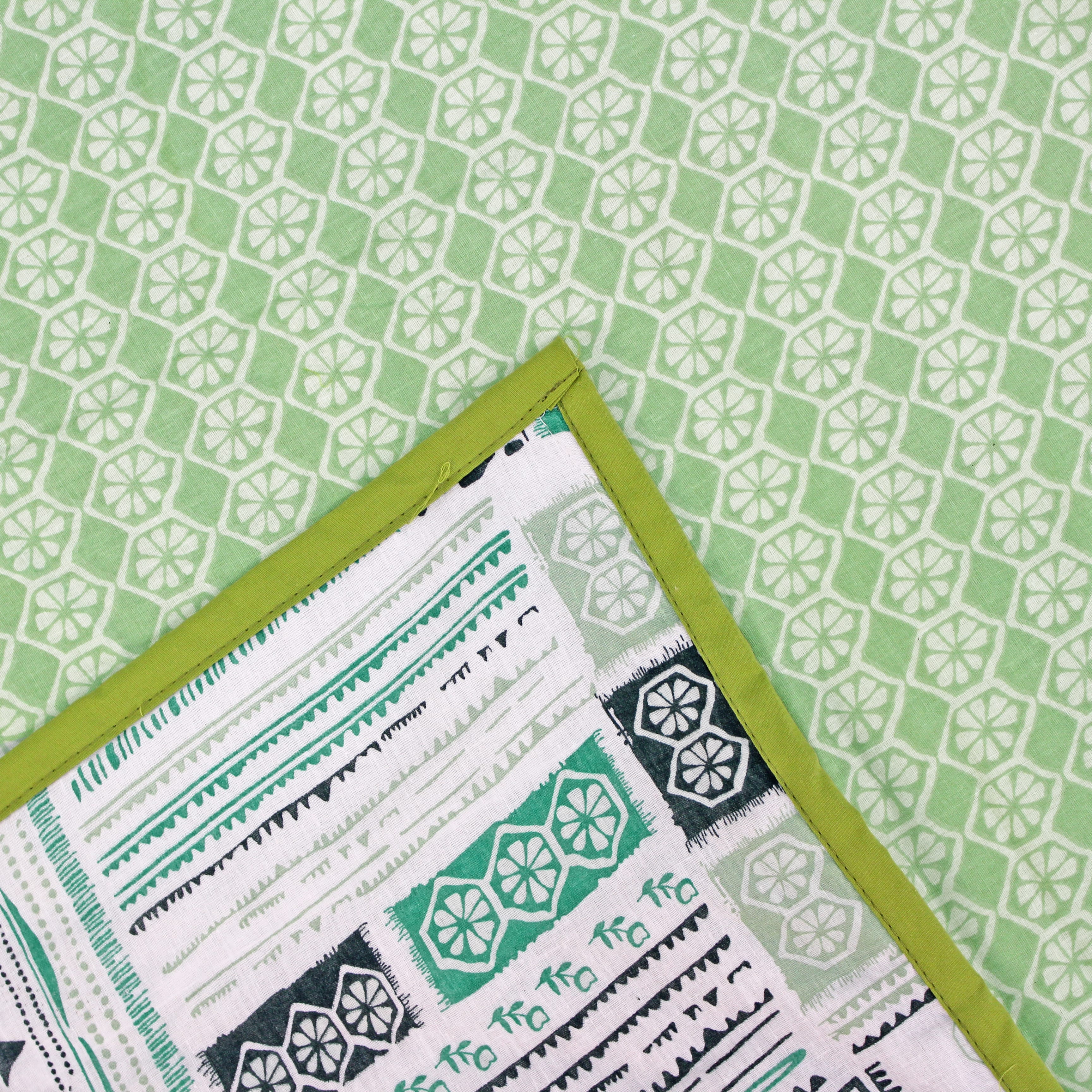 Close-up Riva Floral Cotton Dohar, Green