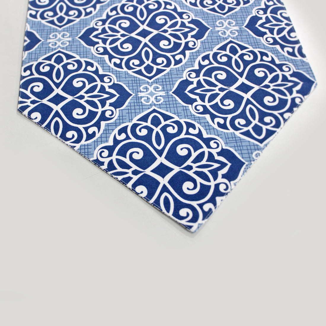 Cotton 300 TC Modern Table Runner for 6 Seater Table - Blue