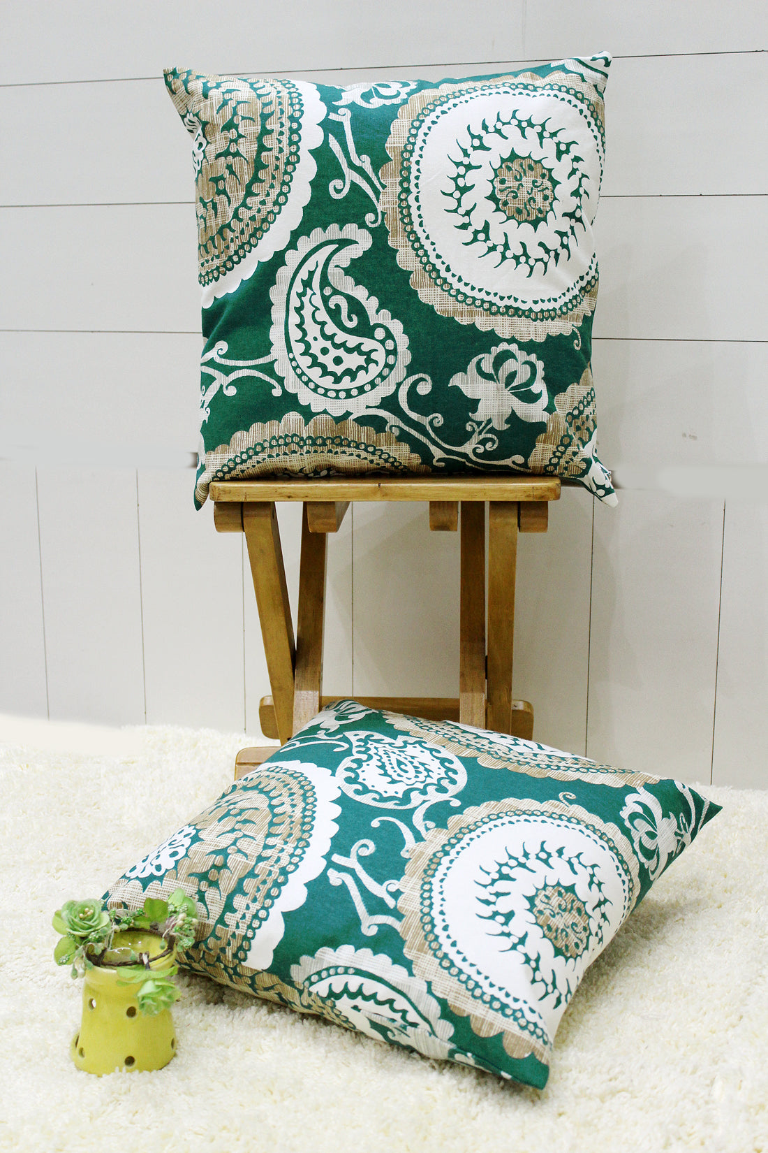 Quartz Printed Floral Cotton Cushion Cover - Green