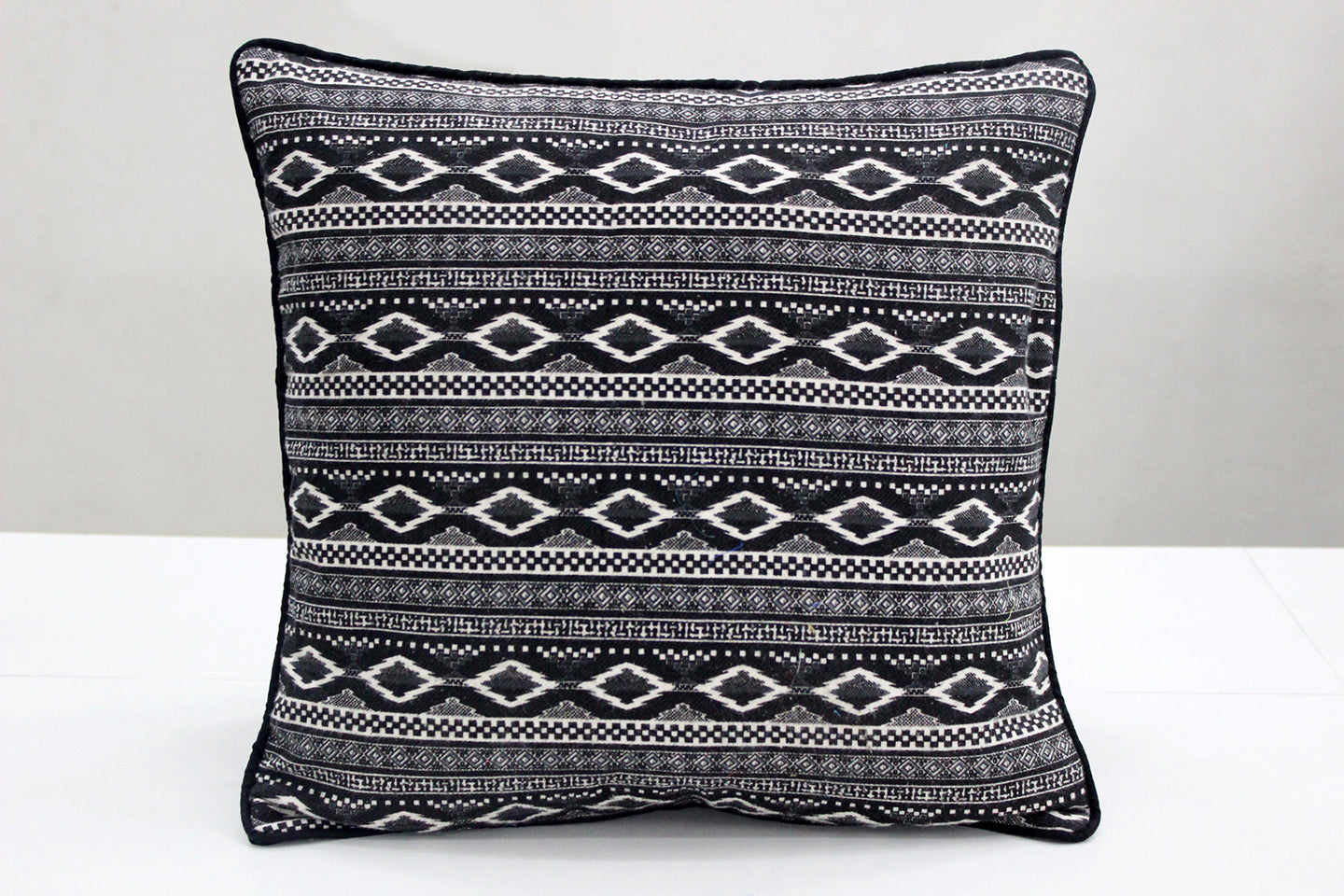Quartz Printed Geometrical One Cotton Cushion Cover - Black