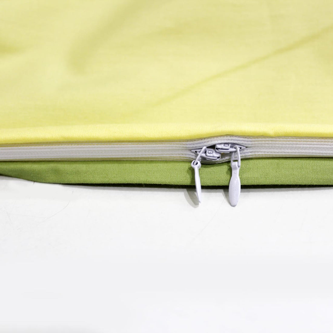 Close-up of Plain 210 TC Mercerised Cotton Duvet Cover - Green & Light Yellow