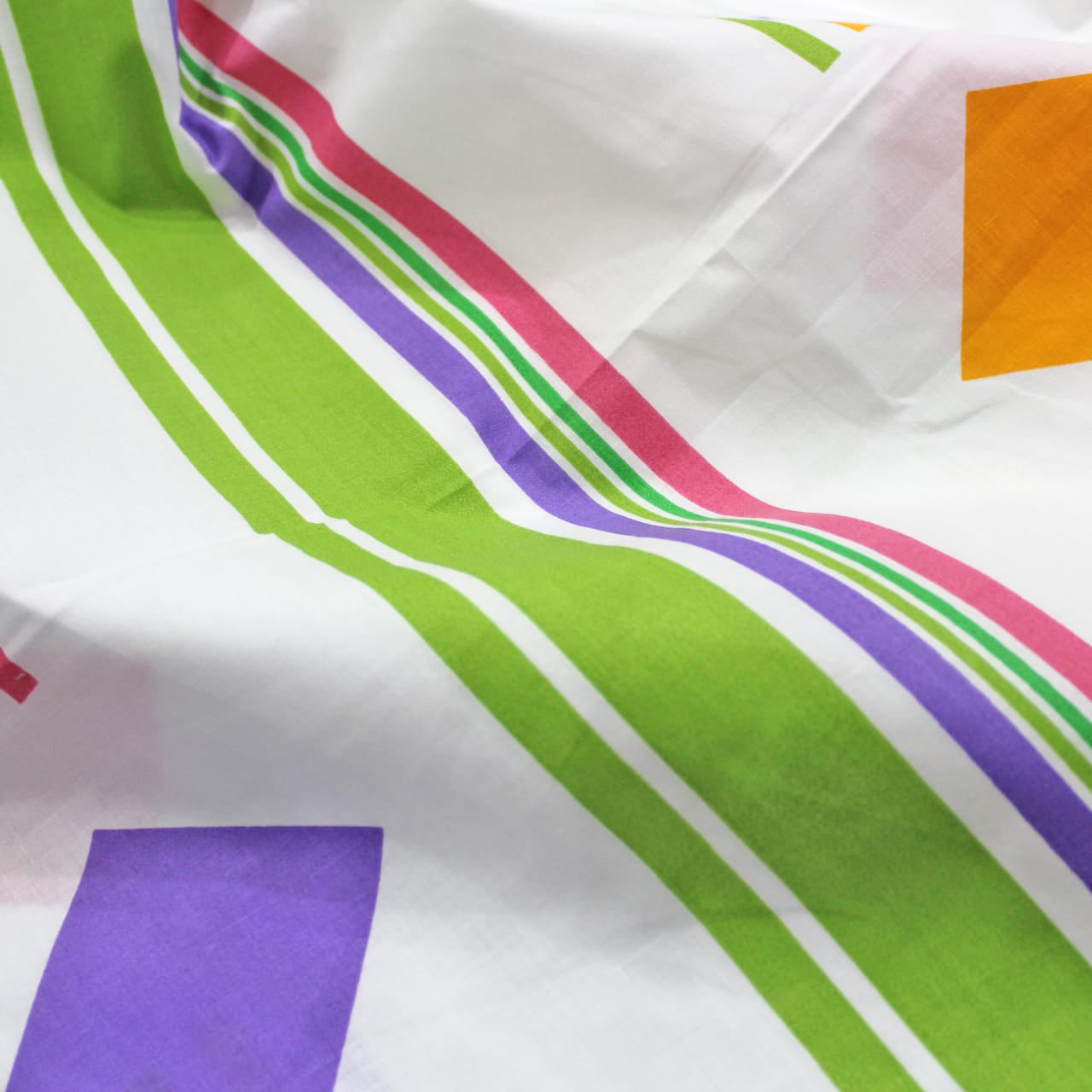 Close-up of Printed Green Stripes Geometrical Squares Cotton Duvet Cover with Zipper