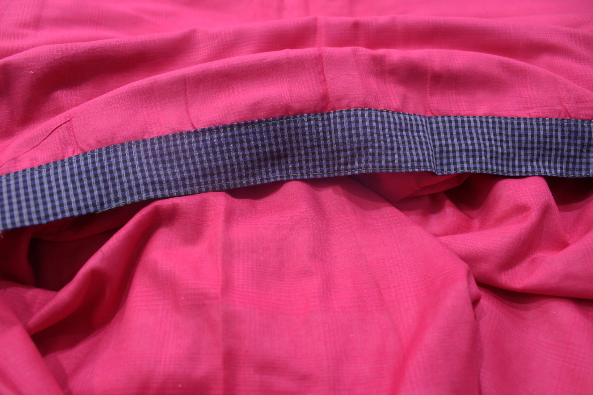 Cozy Plaino Designer Plain Reversible Cotton Dohar Online In Pink
