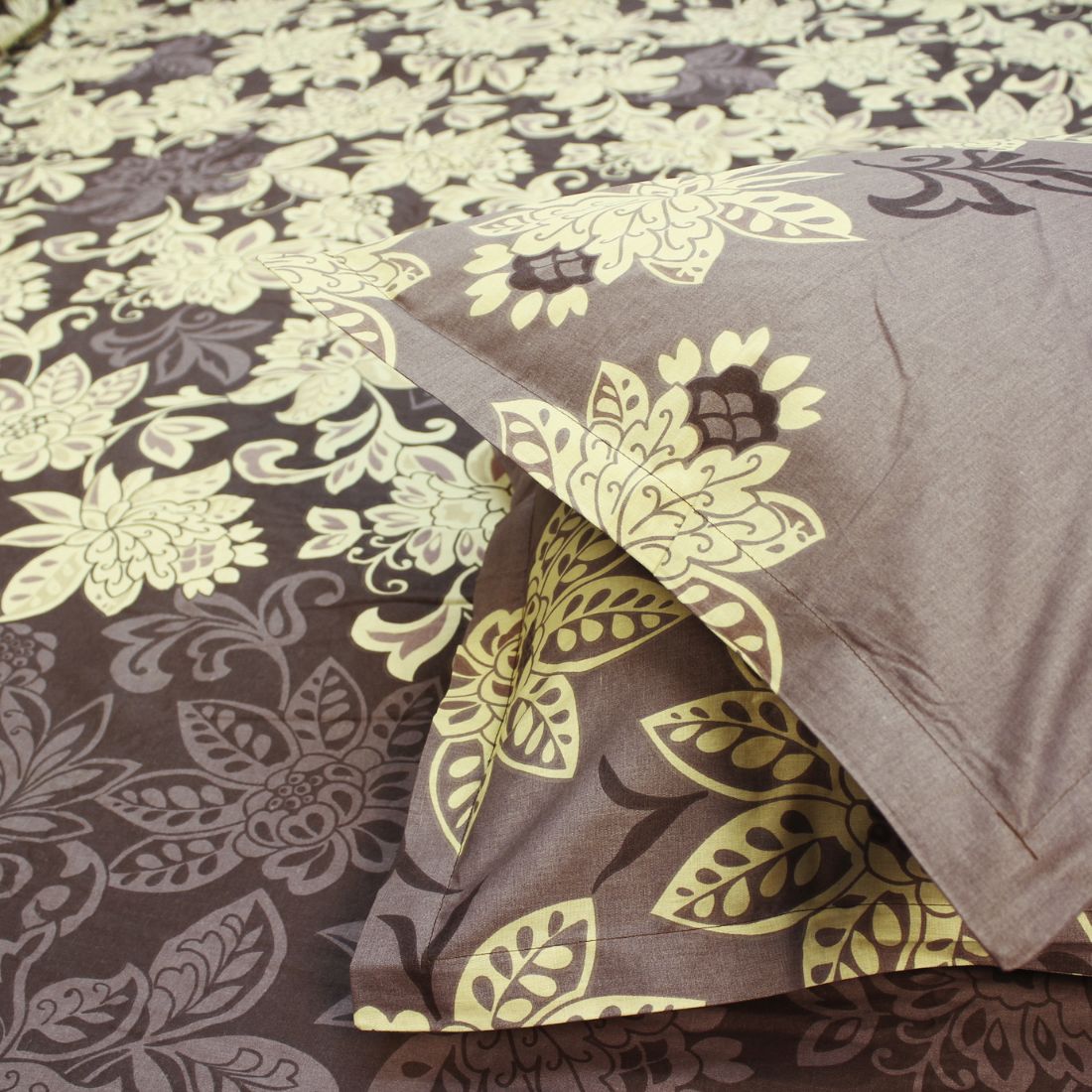 Printed Floral Cotton 250 TC Fitted Bedsheet with Pillow Covers - Purple
