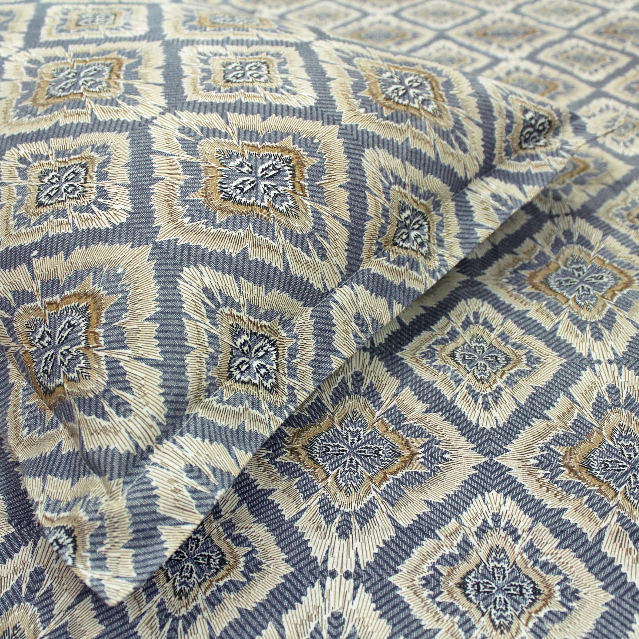 Close-up Printed Abstract Cotton 144 TC Fitted Bedsheet with Pillow Covers - Blue