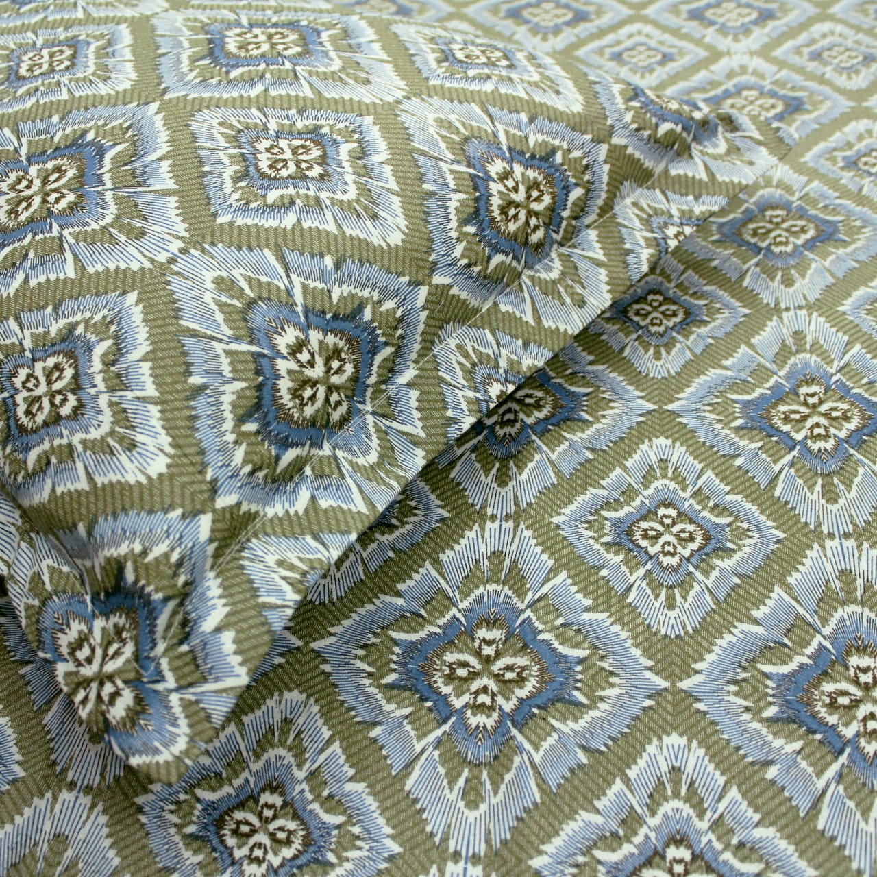 Close-up view Printed Abstract Cotton 144 TC Fitted Bedsheet with Pillow Covers - Green