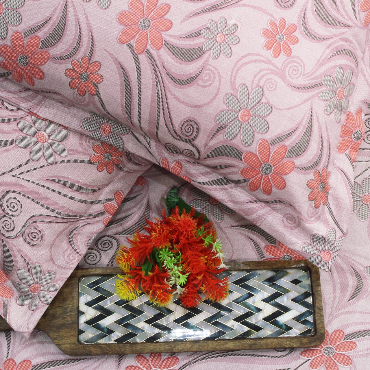 Close up Printed Floral Cotton 144 TC Bedsheet with Pillow Covers - Magenta