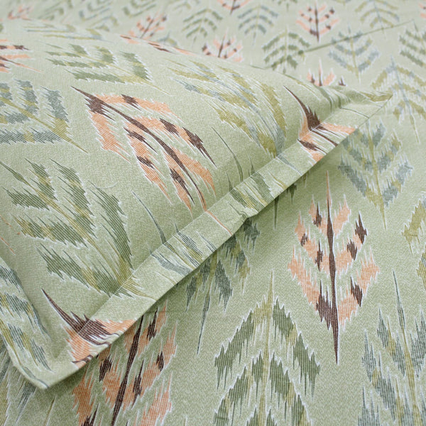 Close-up view Printed Abstract Cotton 144 TC Fitted Bedsheet with Pillow Covers - Green