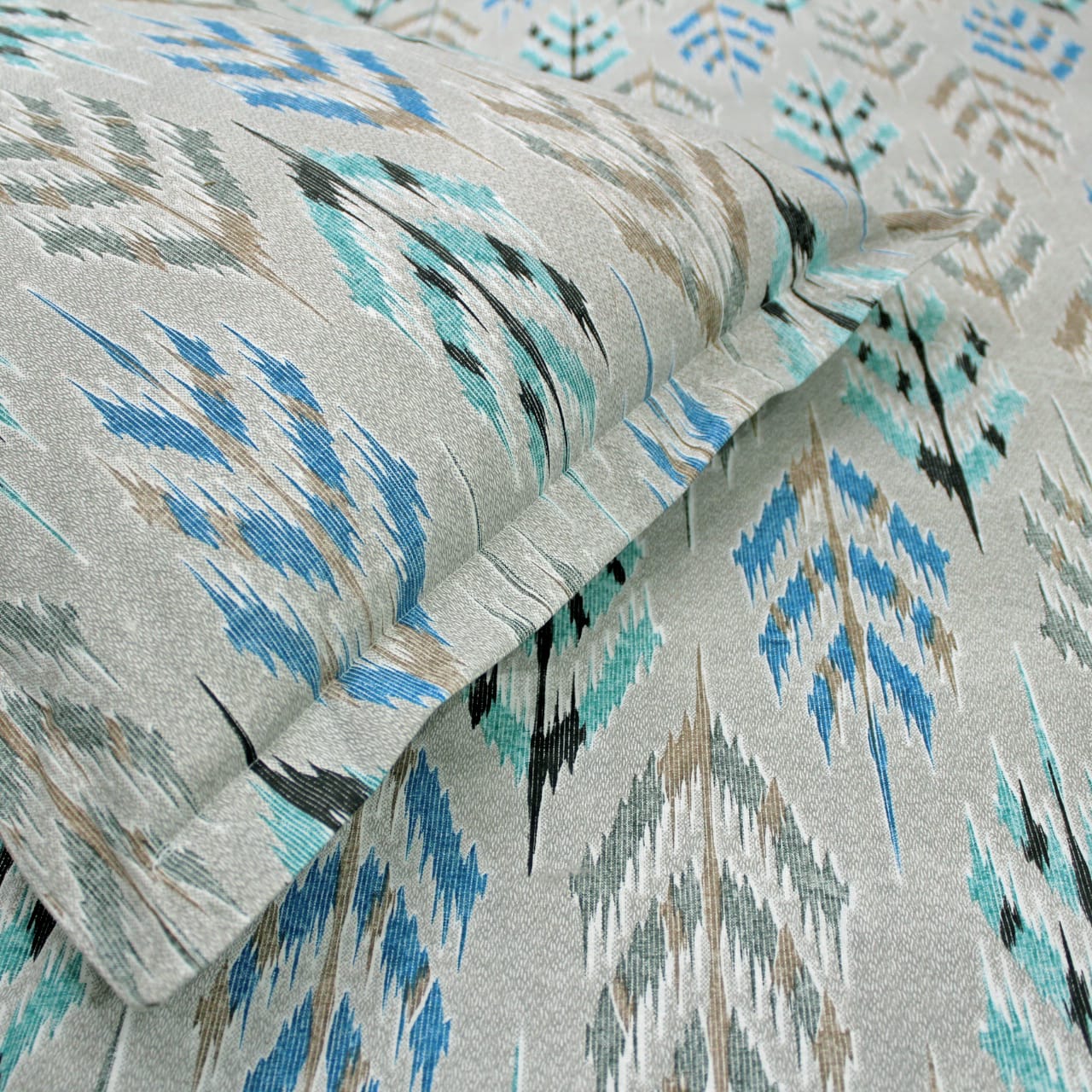 Close-up view Printed Abstract Cotton 144 TC Fitted Bedsheet with Pillow Covers - Grey