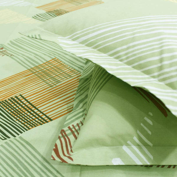 Close up view Printed Geometrical Cotton 250 TC Fitted Bedsheet with Pillow Covers - Green