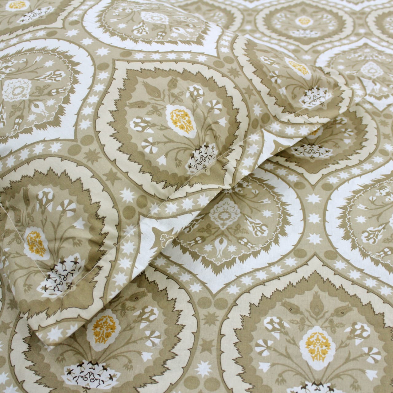 Close up Printed Damask Cotton 250 TC Fitted Bedsheet with Pillow Covers - Brown