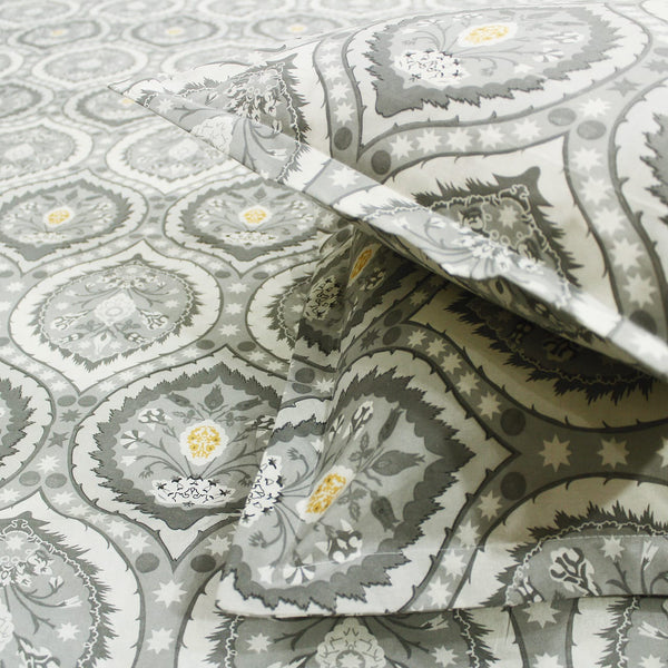 Close-up view Printed Damask Cotton 250 TC Fitted Bedsheet with Pillow Covers - Grey