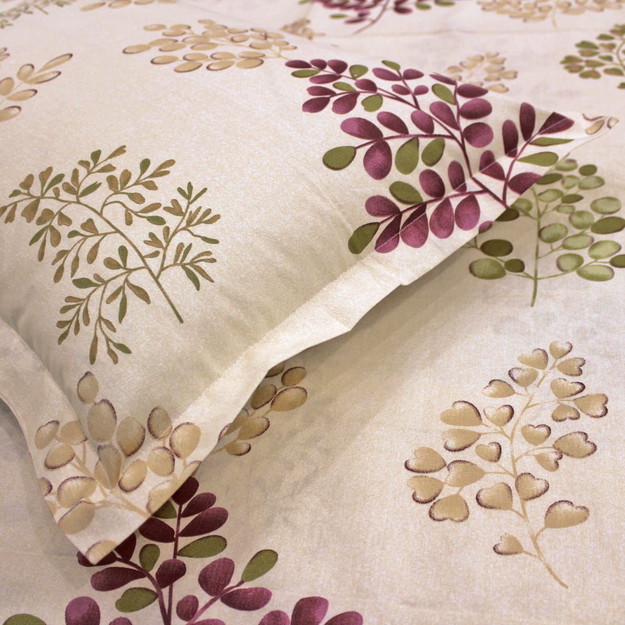 Close up Printed Floral Cotton 250 TC Fitted Bedsheet with Pillow Covers - Burgundy