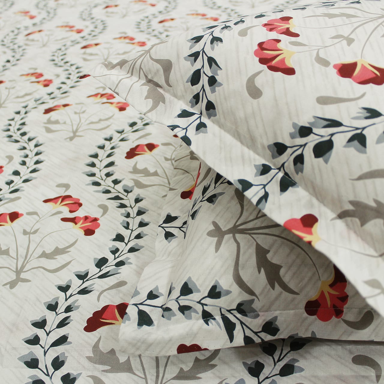 Close-up view Printed Floral Cotton 250 TC Fitted Bedsheet with Pillow Covers - Red