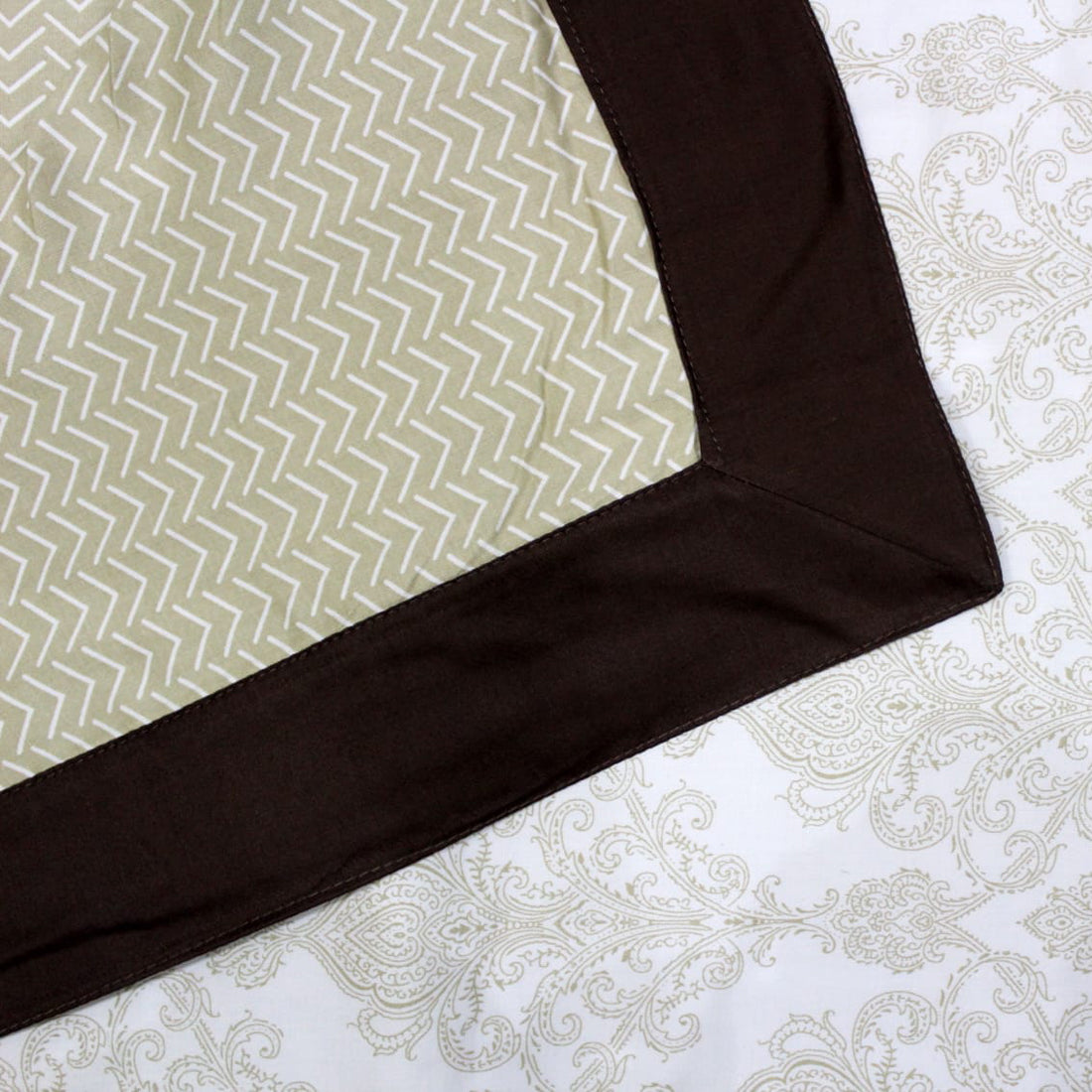 Close-up of Elipsis Paisley 300 TC Cotton Satin Dohar/Comforter, Beige