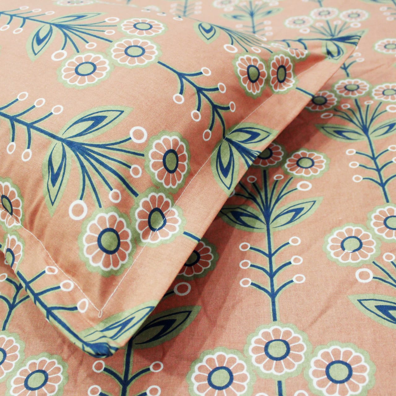 Close up Printed Floral Cotton 144 TC Fitted Bedsheet with Pillow Covers - Peach