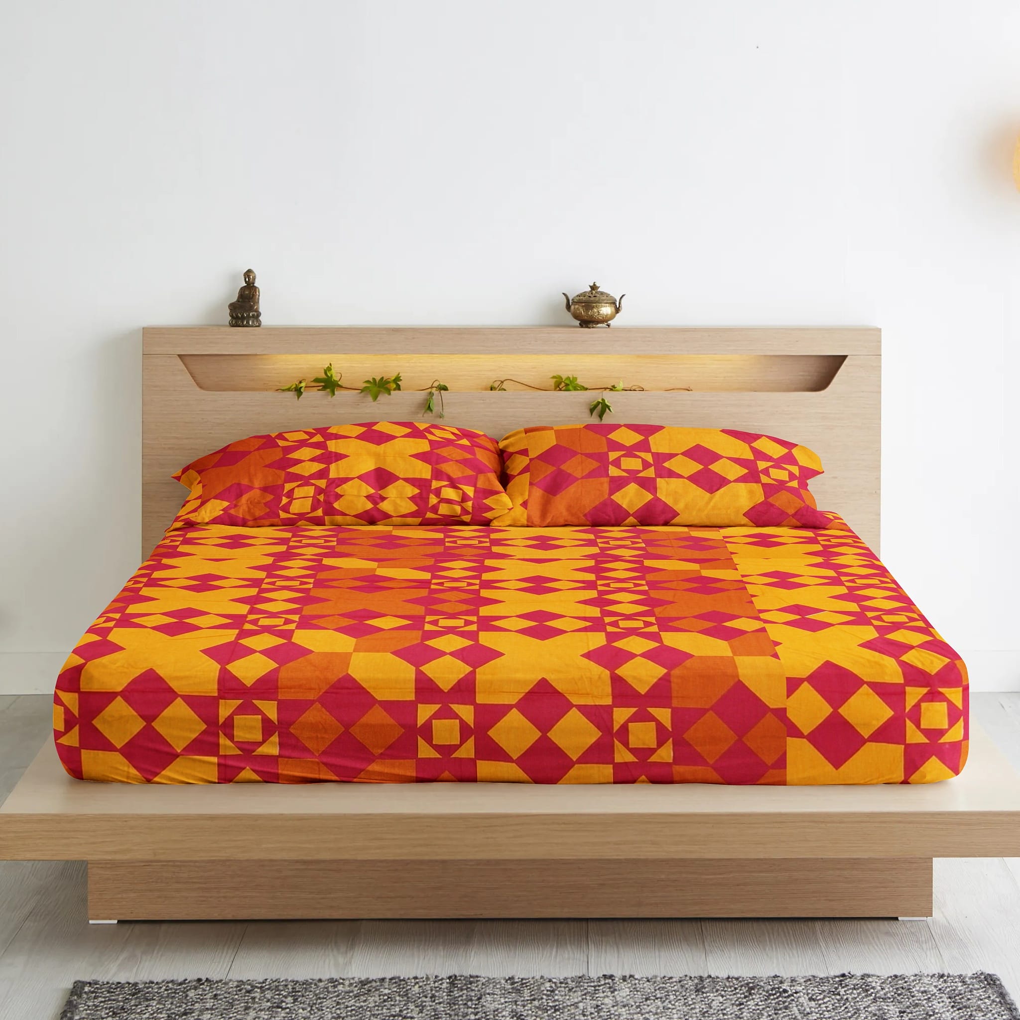 Soft Cotton Geometrical print 250 TC Fitted Bedsheet In Mustard At Best Prices