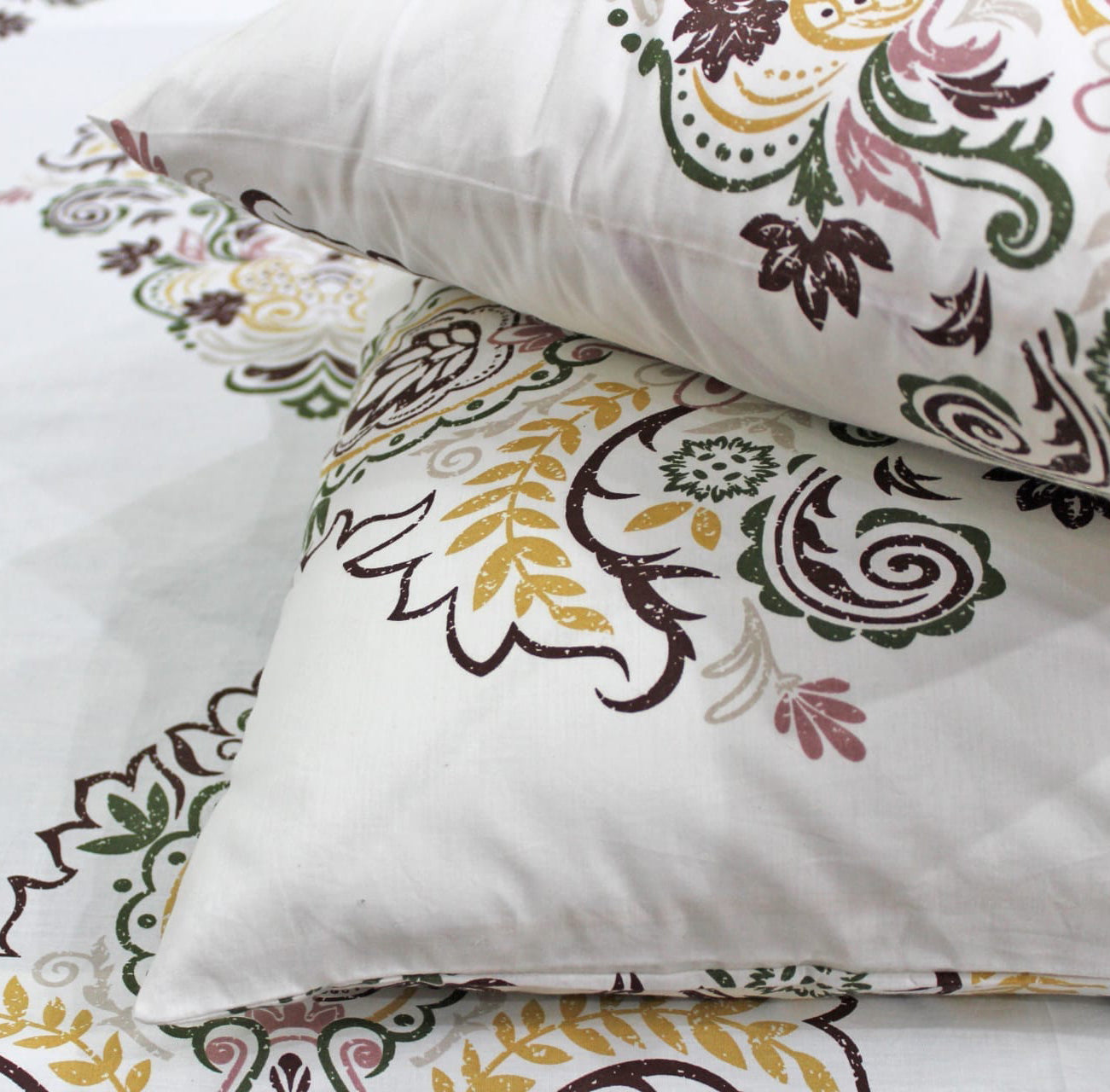 Printed Floral Cotton 250 TC Fitted Bedsheet with Pillow Covers - Magenta