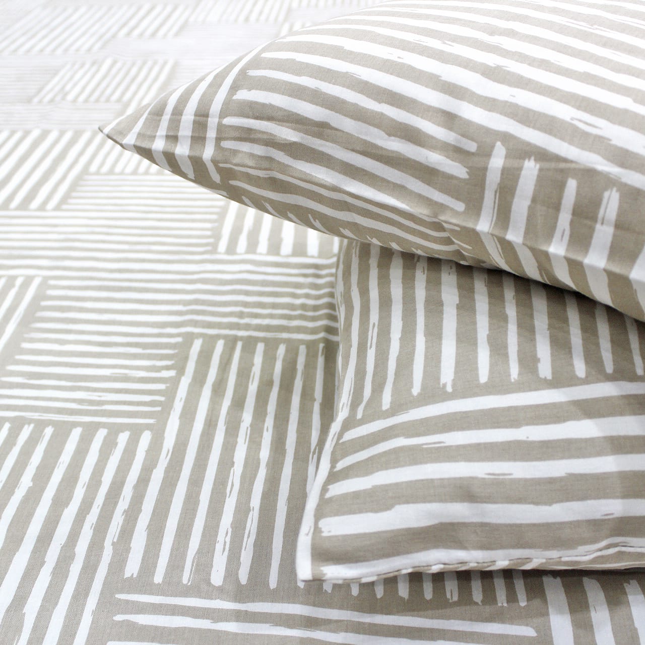 Soft 250 TC Printed Floral Cotton Fitted Bedsheet in Brown online at best prices