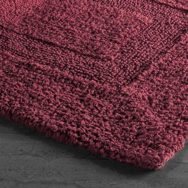 Close-up of AURAVE Luxury Reversible Cotton Bathmat, Maroon