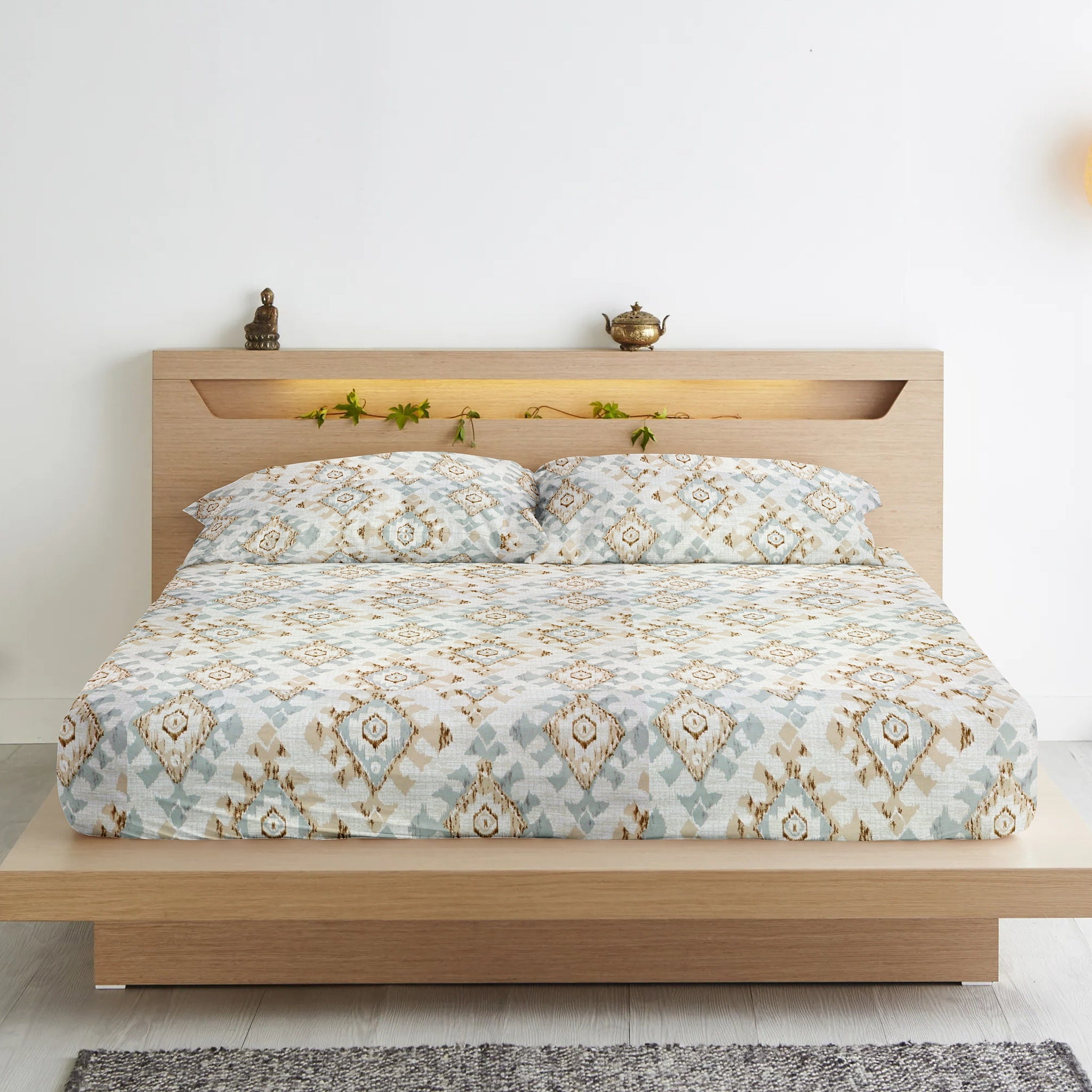 Soft Cotton Abstract Print 210 TC King Size Fitted Bedsheet In Multicolor