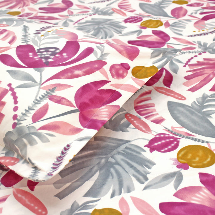 Cotton blend bedsheet set with matching pillow covers