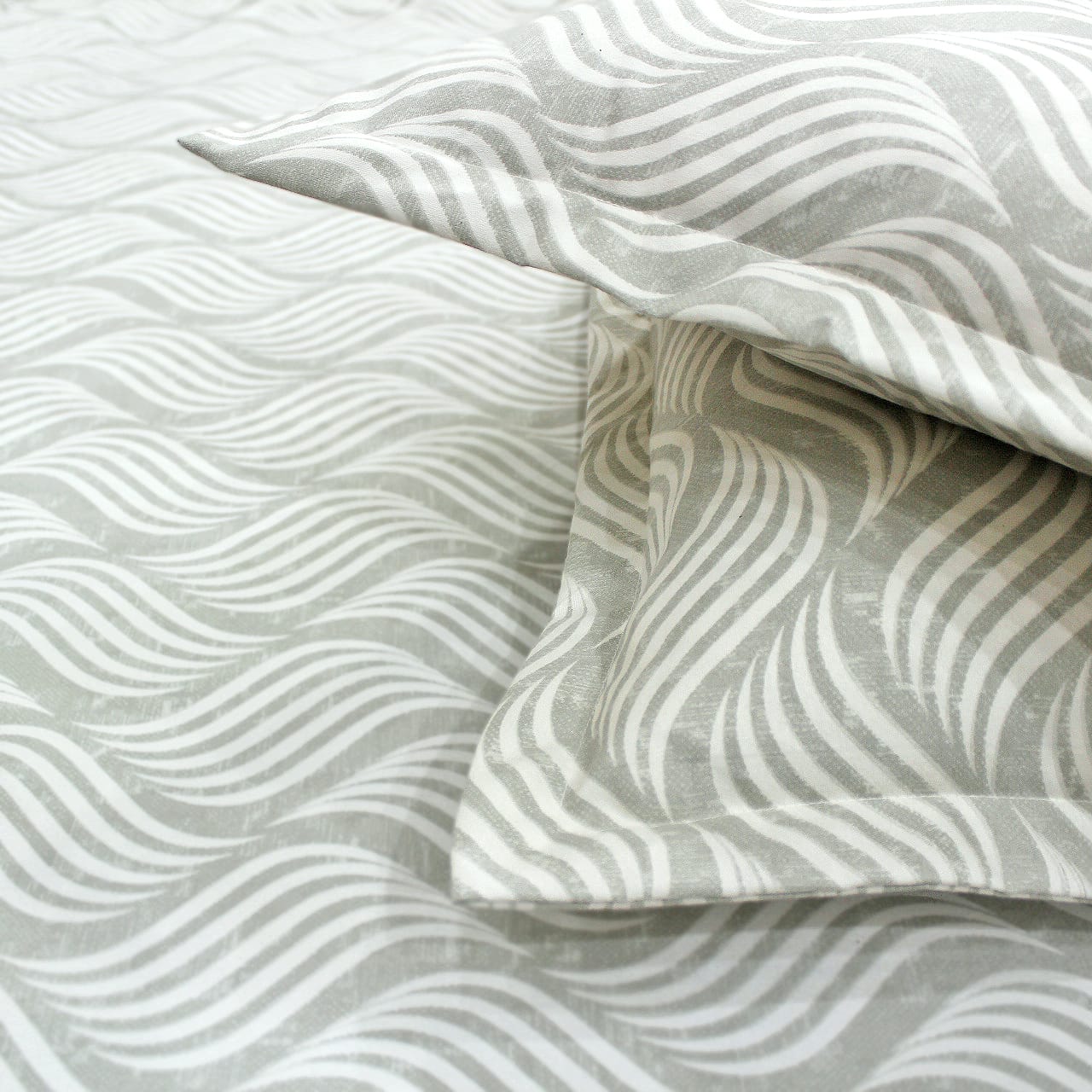 Cotton Abstract Print 210 TC King Size Fitted Bedsheet In Grey At Best Prices
