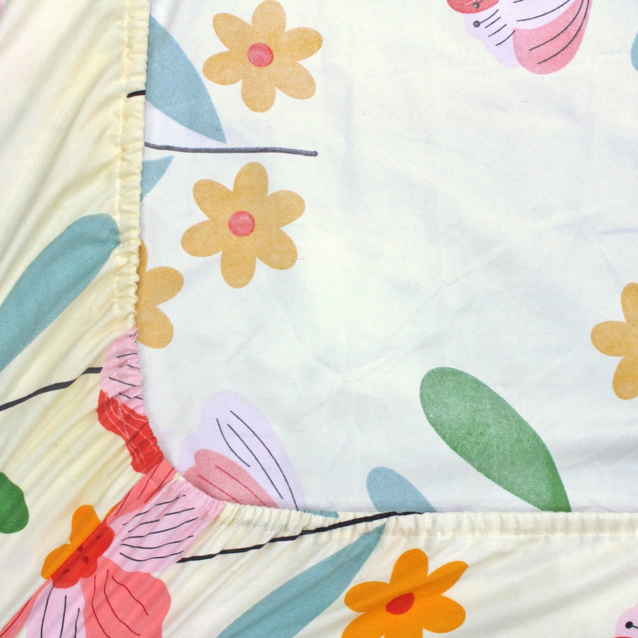 Elastic fitted bedsheet