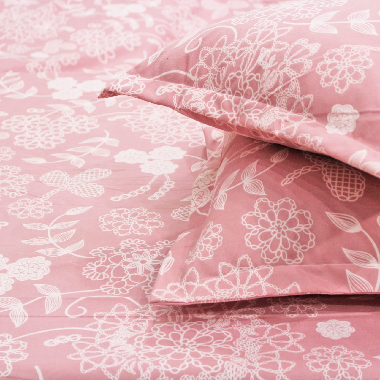 Soft Cotton Floral Print 210 TC Fitted Bedsheet In Peach At Best Prices