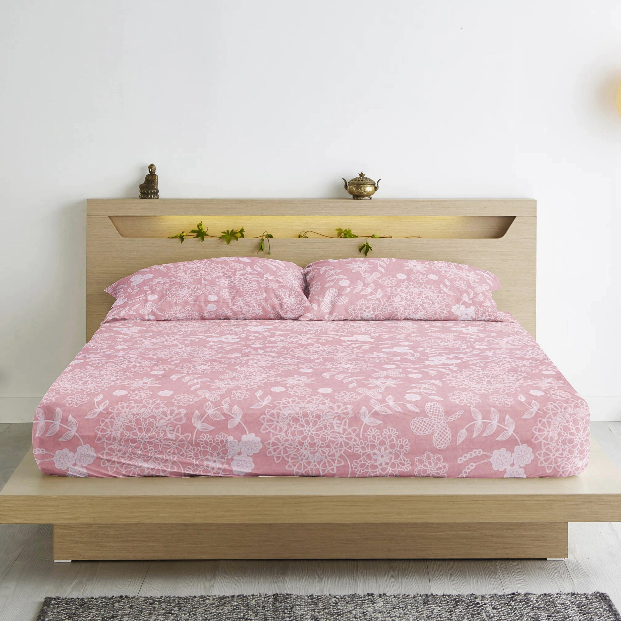 Stylish Peach 210 TC Cotton Floral Fitted Bedsheet At Best Price