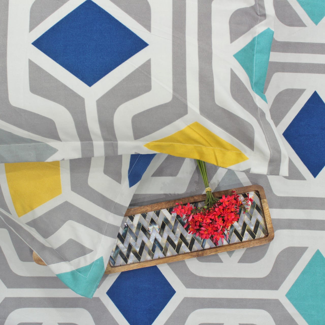 Cotton Geometrical Print 210 TC King Size Fitted Bedsheet In Multicolor Online In India