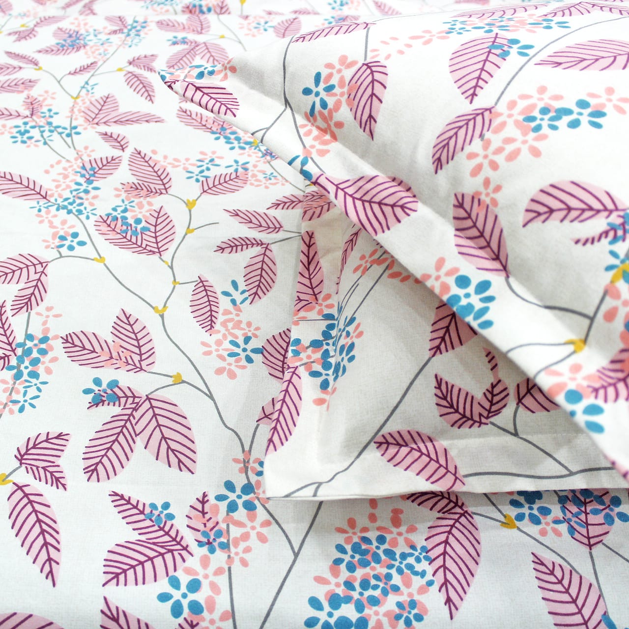 Cotton Floral Print 210 TC King Size Fitted Bedsheet In Magenta At Best Prices