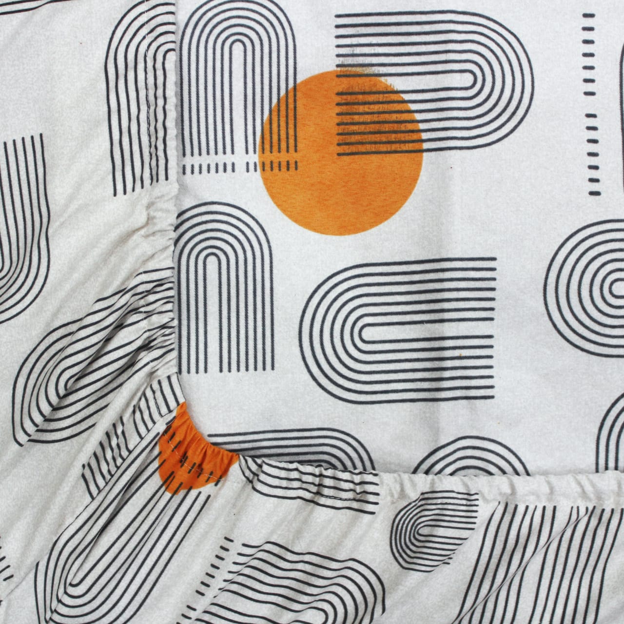 Cotton Abstract Print 210 TC King Size Fitted Bedsheet In Grey