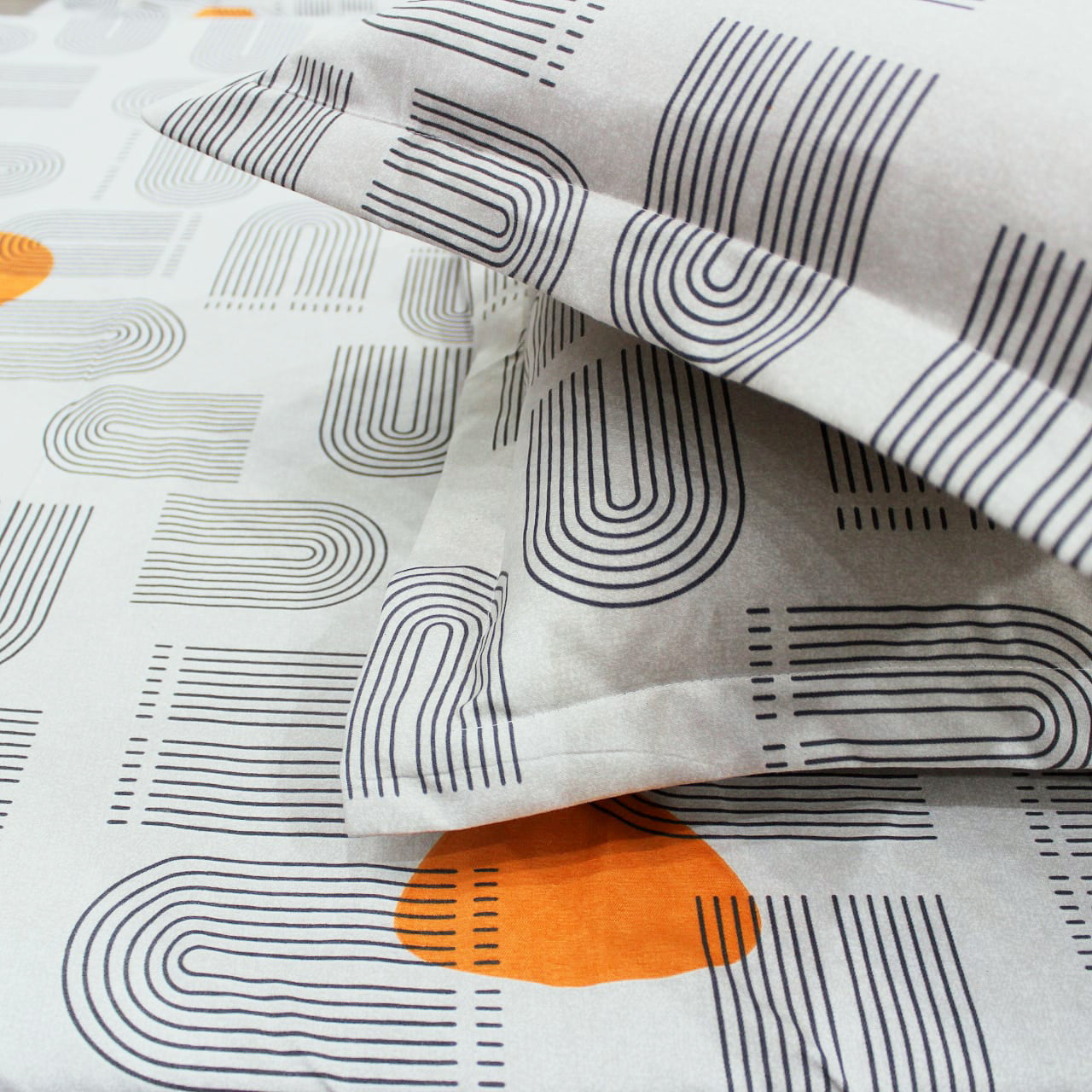 Cotton Abstract Print 210 TC King Size Flat Bedsheet In Grey