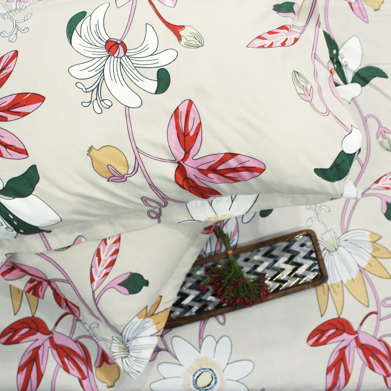 Cotton Floral Print 210 TC King Size Fitted Bedsheet In Magenta At Best Prices