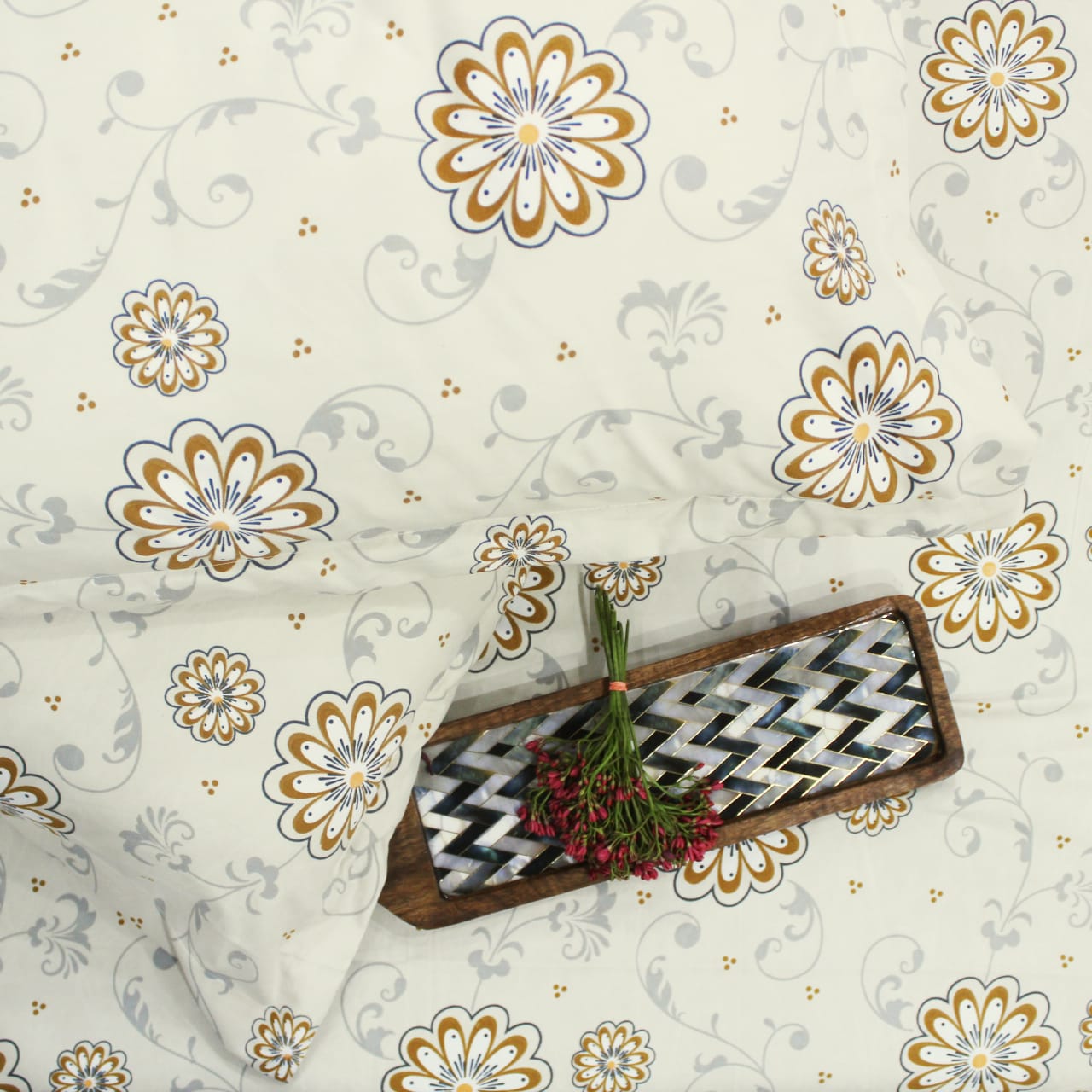 Cotton Floral Print 210 TC King Size Fitted Bedsheet In Beige t Best Prices