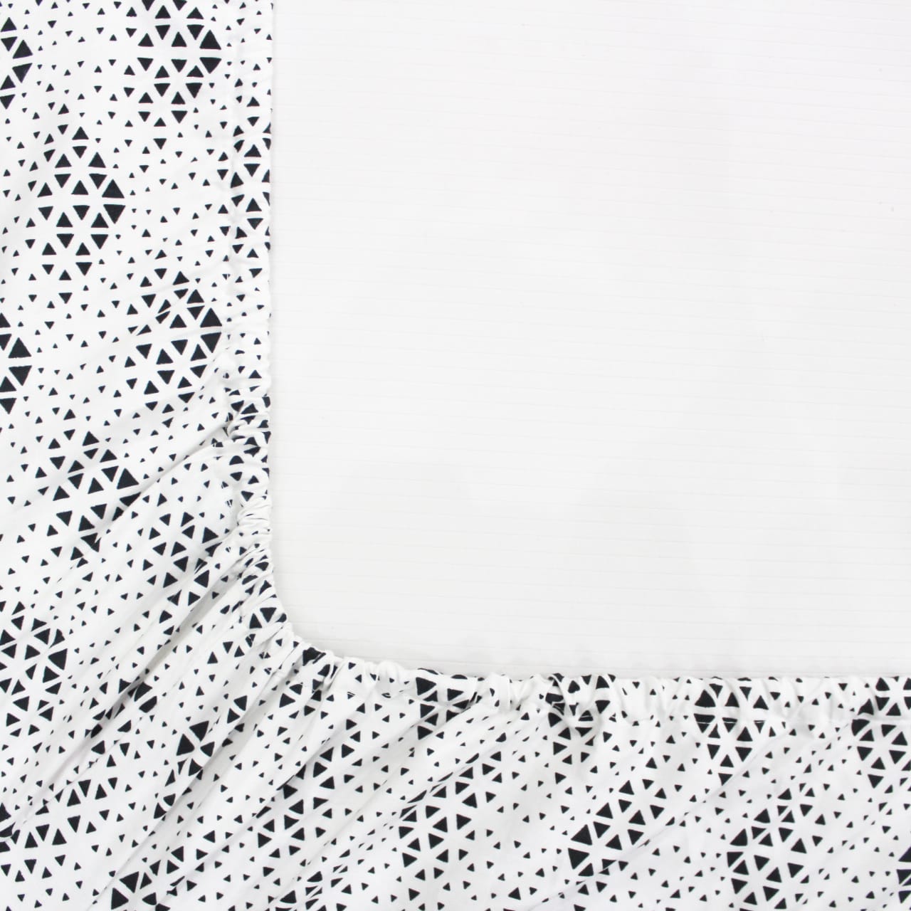 Cotton Floral Print 210 TC King Size Fitted Bedsheet In Black