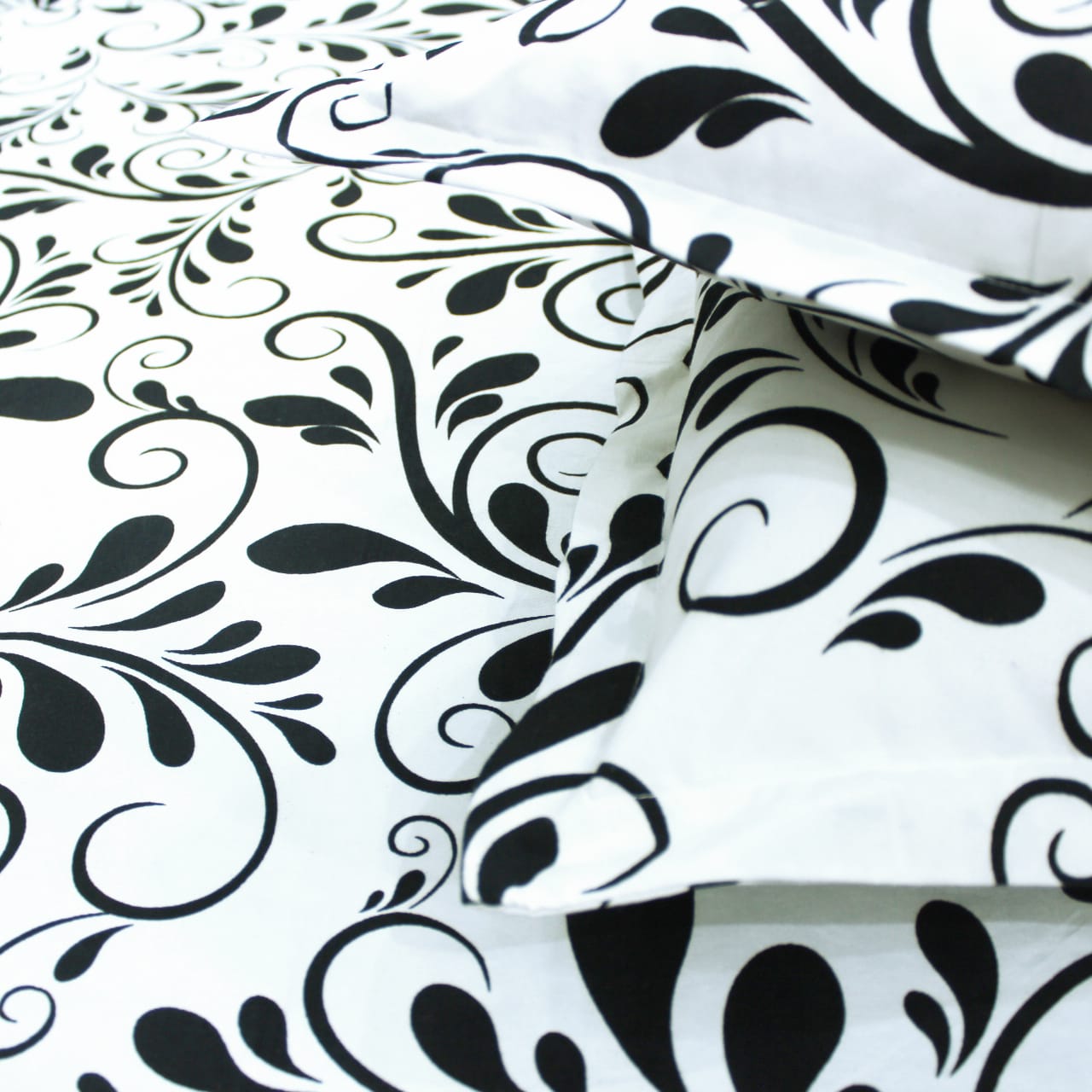 Cotton Floral Print 210 TC King Size Fitted Bedsheet In Black
