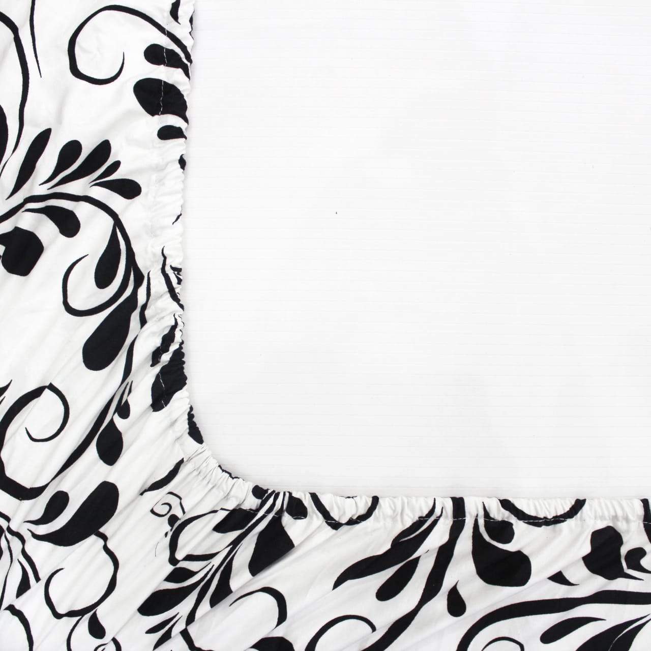 Cotton Floral Print 210 TC King Size Fitted Bedsheet In Black