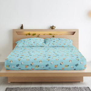 Fitted bedsheet with matching pillow covers