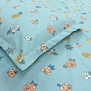 Close Up Fitted bedsheet with matching pillow covers