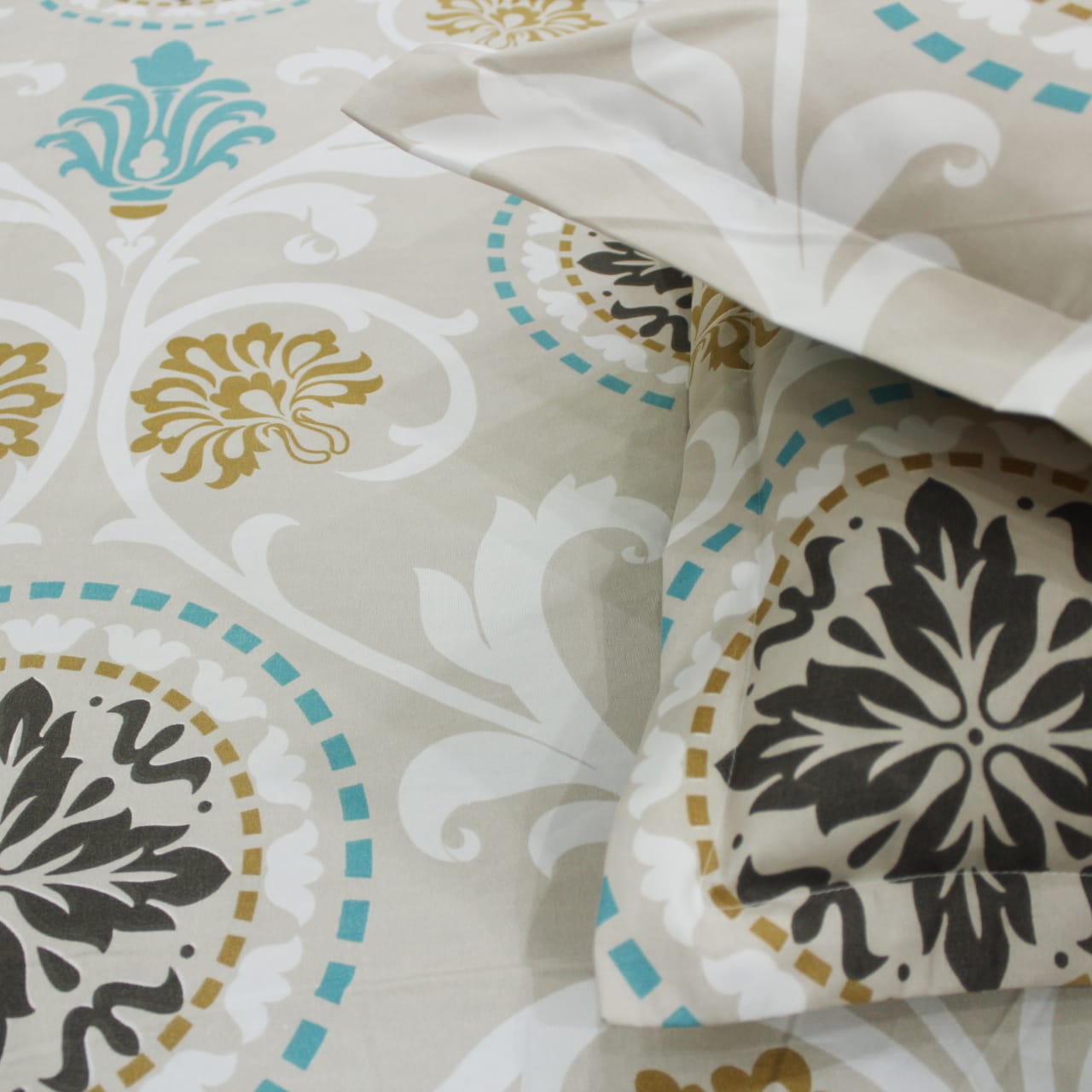 Cotton Floral Print 210 TC King Size Fitted Bedsheet In Multicolor 