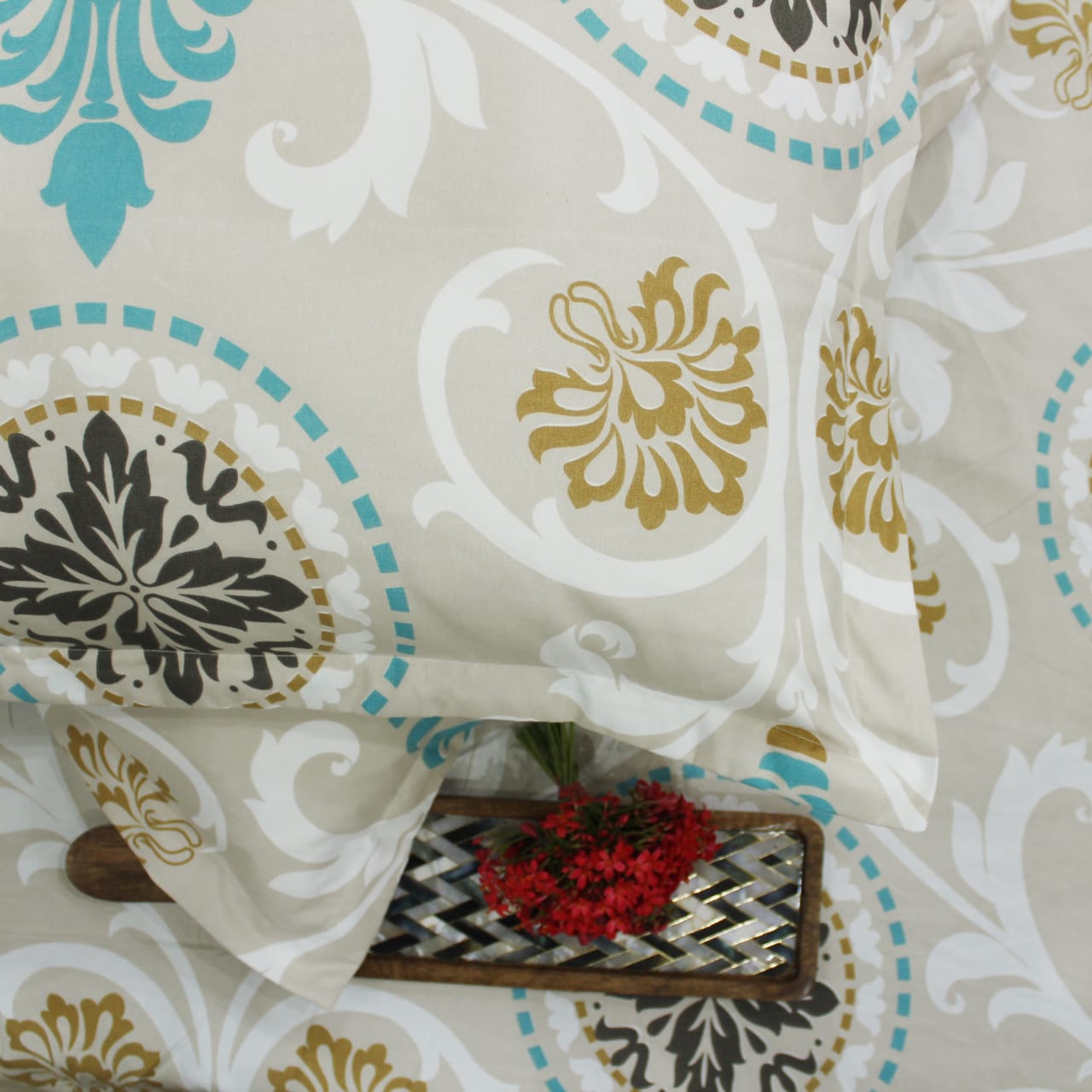 Cotton Floral Print 210 TC King Size Fitted Bedsheet In Multicolor