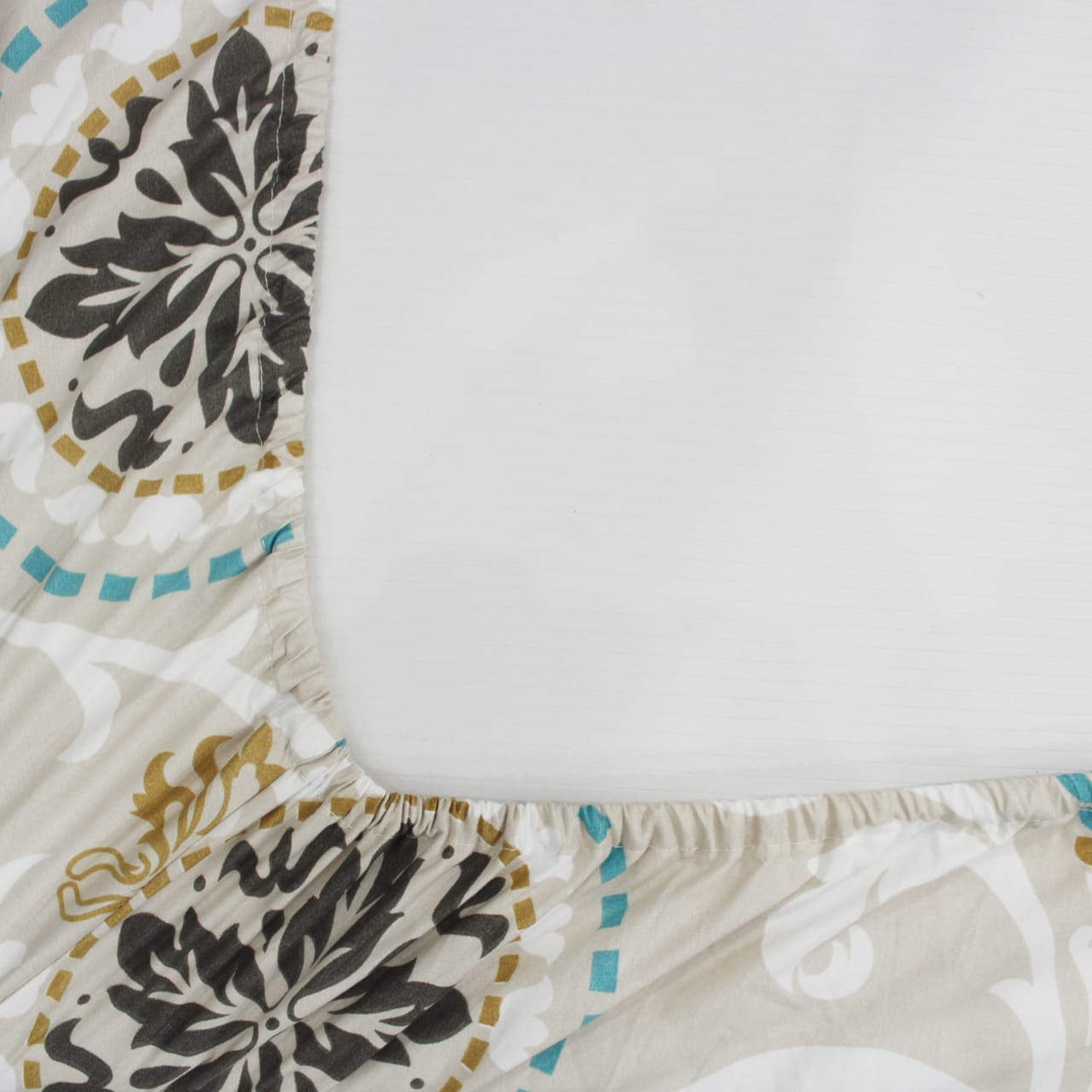 Cotton Floral Print 210 TC King Size Fitted Bedsheet In Multicolor